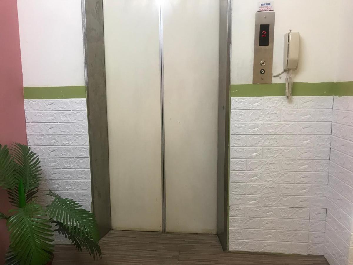 Mickey House-Fuxing Appartement Taichung Buitenkant foto