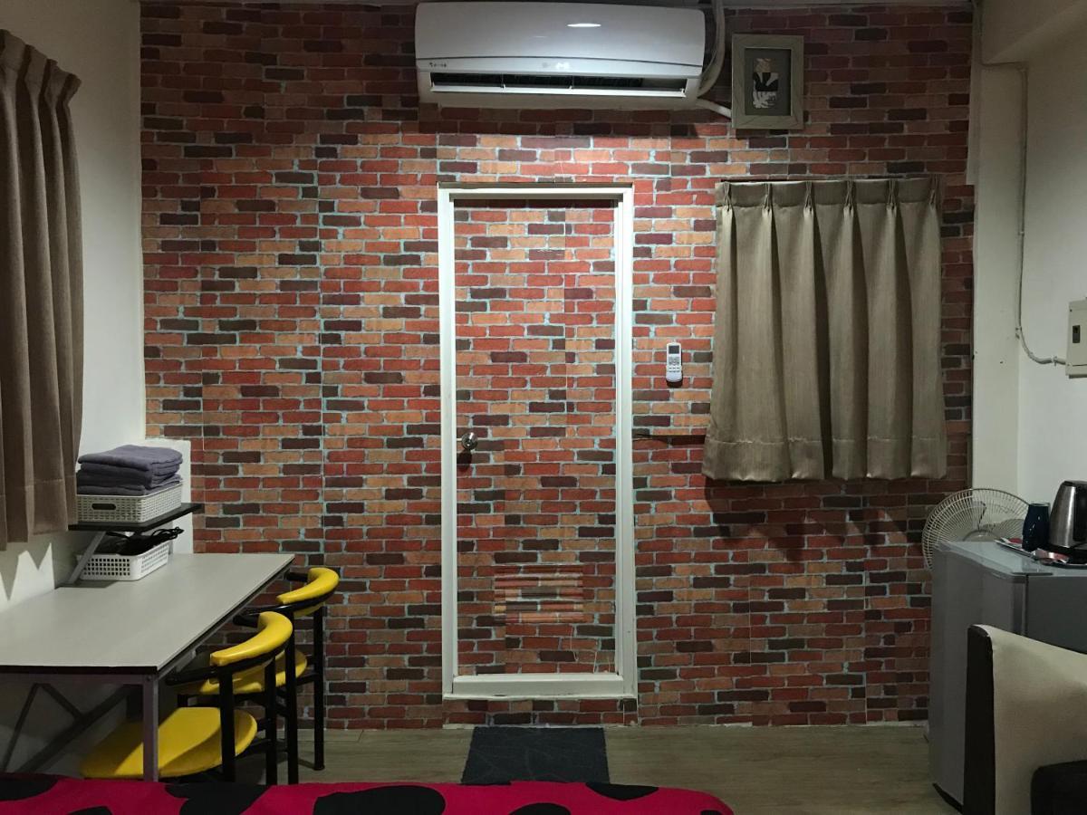 Mickey House-Fuxing Appartement Taichung Buitenkant foto